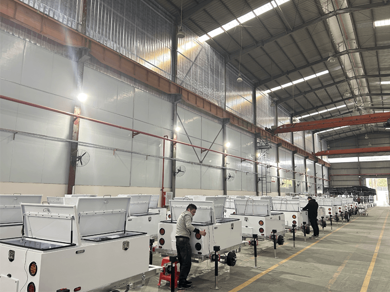 Leading Solar Solutions: Innovation, Production, <000000> Customer Needs 1