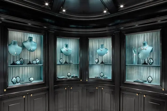 Jewelry Showcase Design Hotel - - LUXE Showcases 4