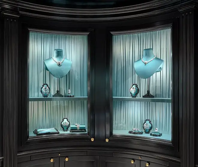 Jewelry Showcase Design Hotel - - LUXE Showcases 5