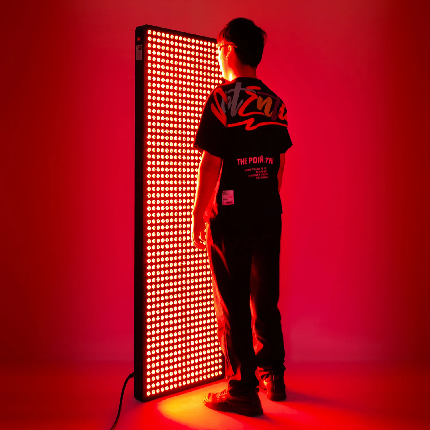 over view the using effect of  S3000PRO red light therapy panel with human in front of it