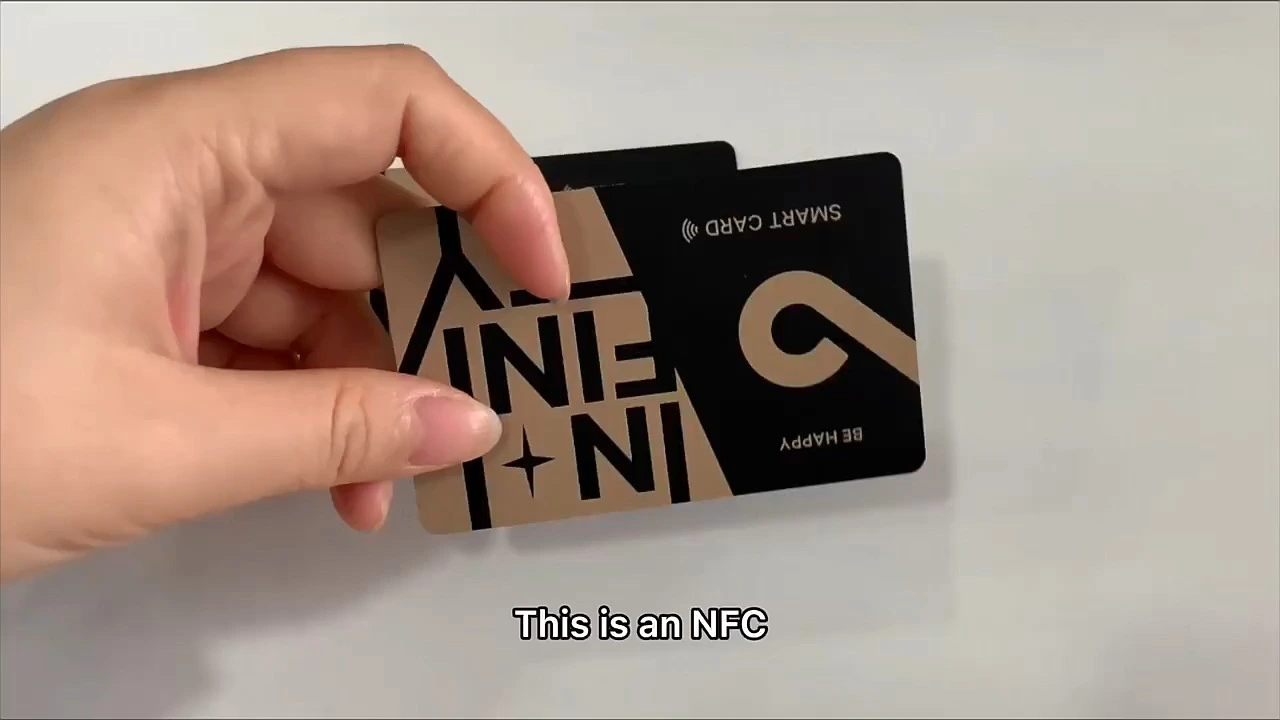 Carte de visite intelligente NFC personnalisée 1