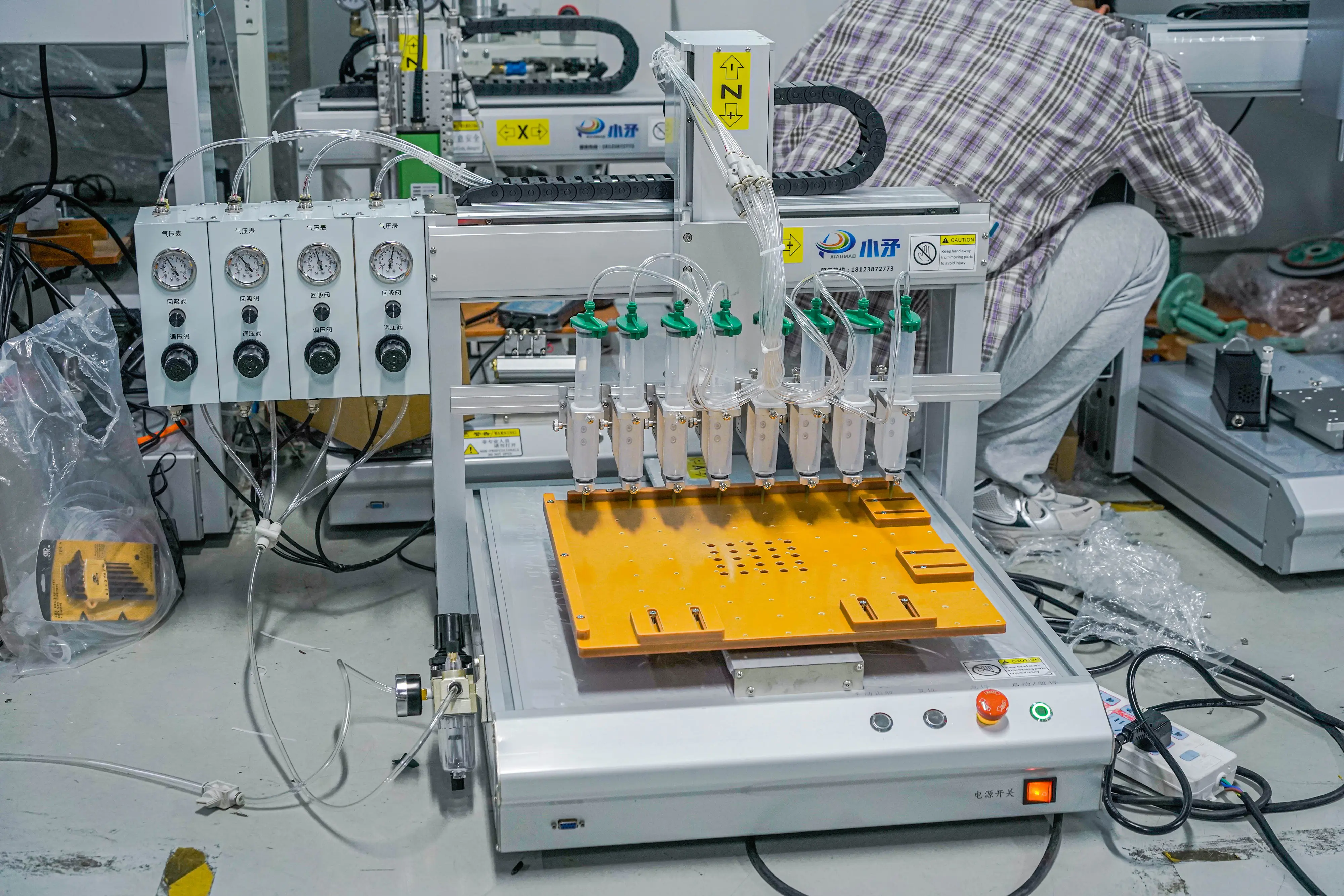 Automated Glue Dispensing Machine by Xiaomao Machine-2 5