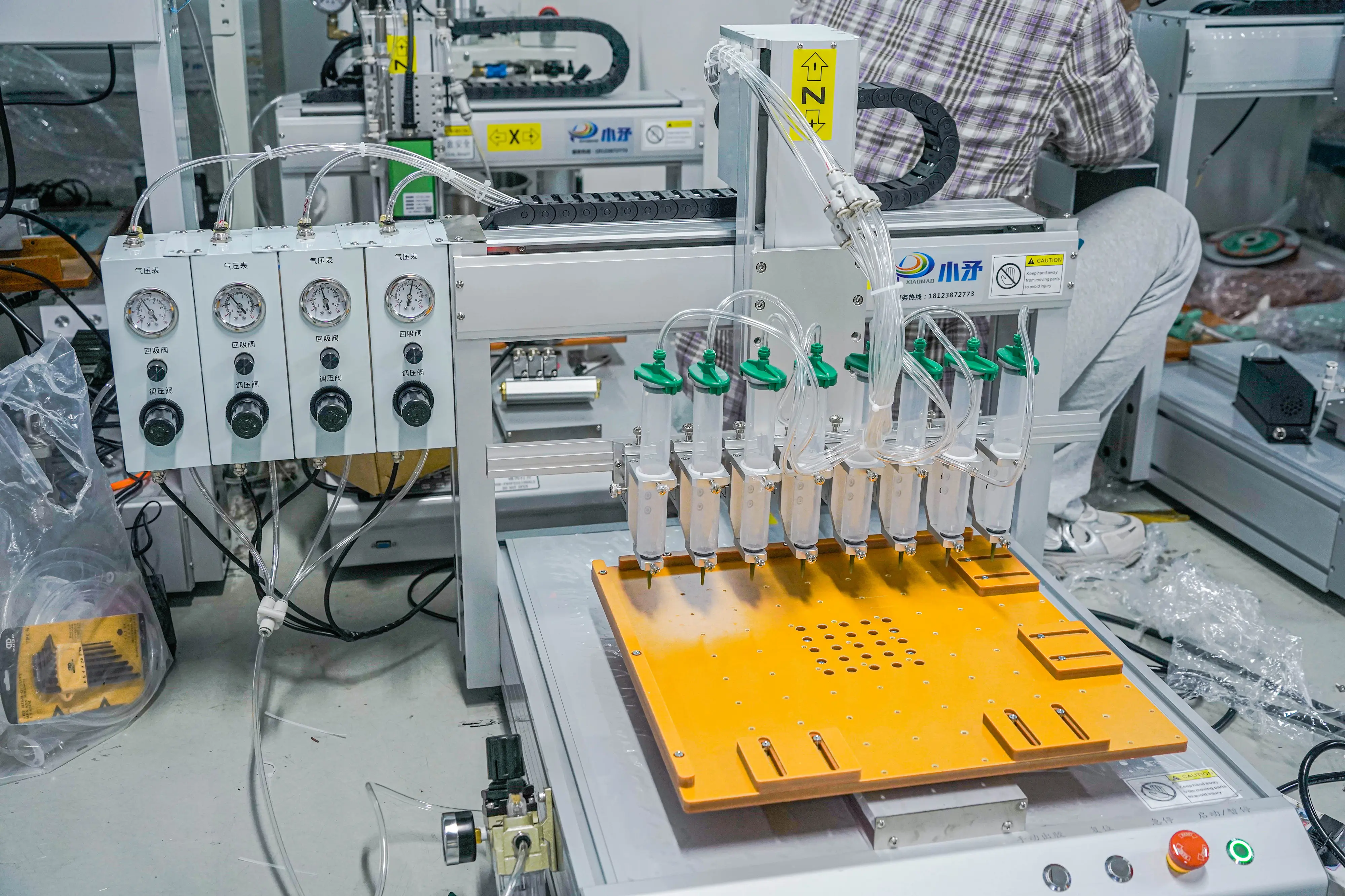 Automated Glue Dispensing Machine by Xiaomao Machine-2 6