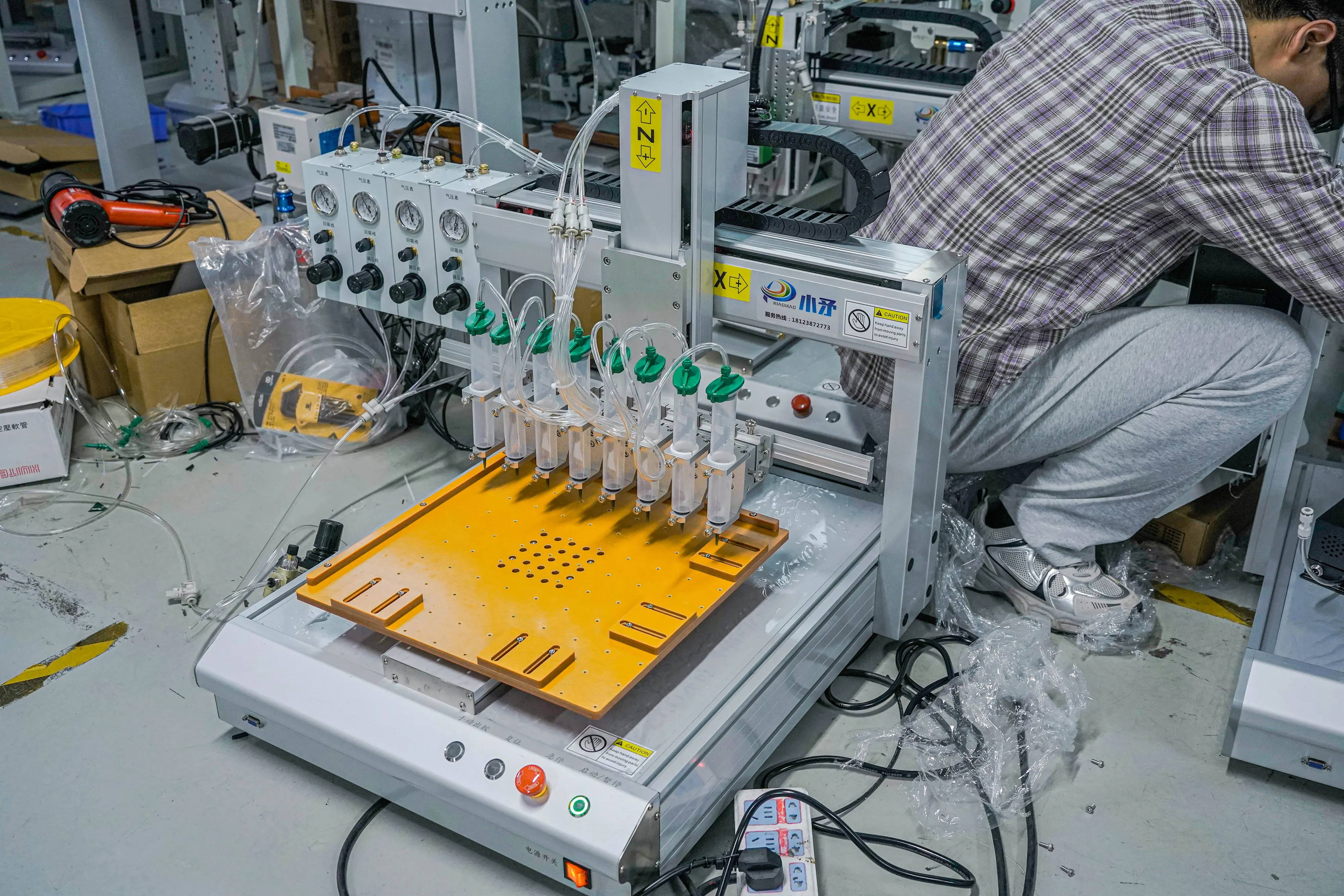 Automated Glue Dispensing Machine by Xiaomao Machine-2 4