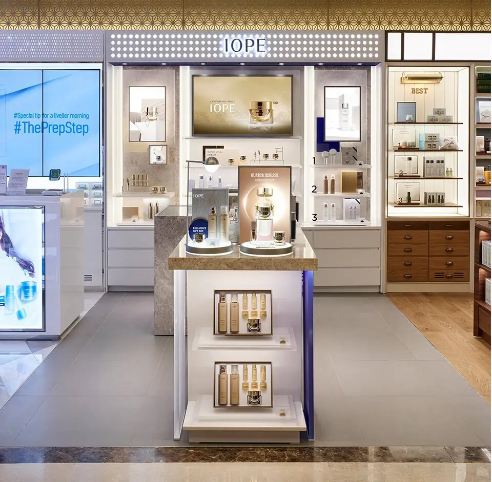 Frameless Glass Showcase R&D Designer-lighting Designer-soft Fitting Designer and Display Designer) - - LUXE Showcases 2