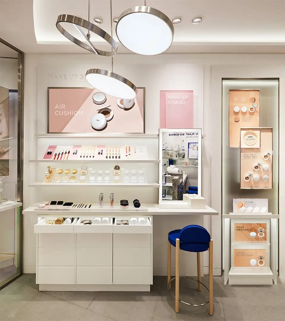 Frameless Glass Showcase R&D Designer-lighting Designer-soft Fitting Designer and Display Designer) - - LUXE Showcases 3