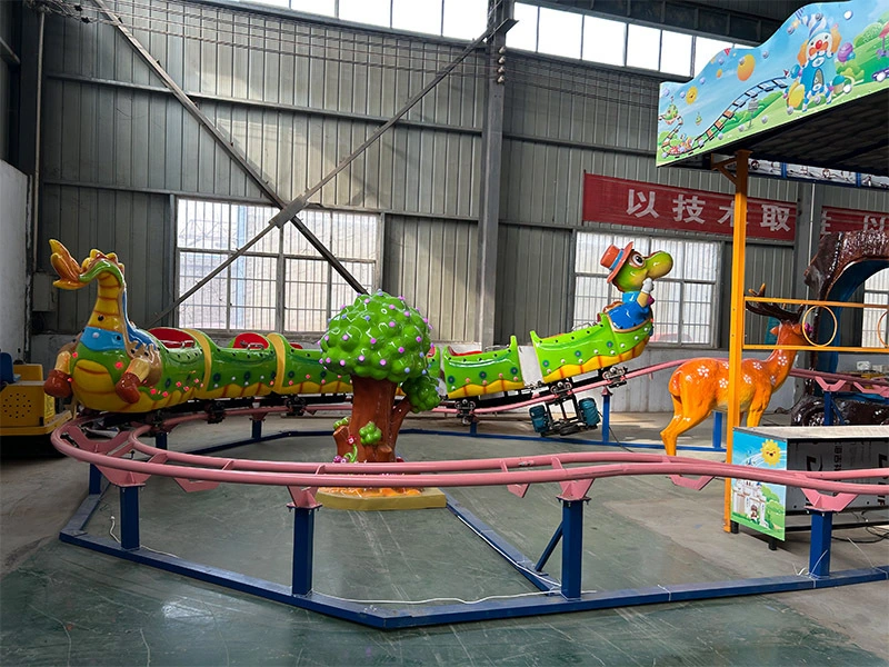 Tren de orugas para parque de atracciones, minimontaña rusa Wacky Worm, en venta. 1