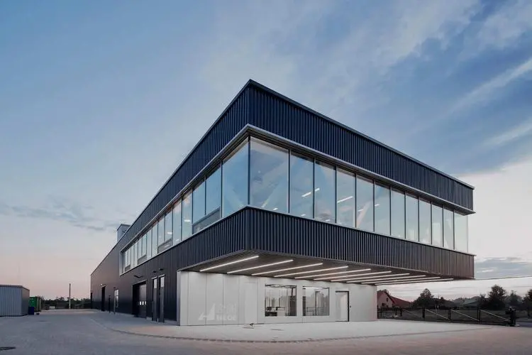 Large Span Modern Prefabricated Steel Structure Showroom Exhibition Hall With Glass Curtain Wall 1