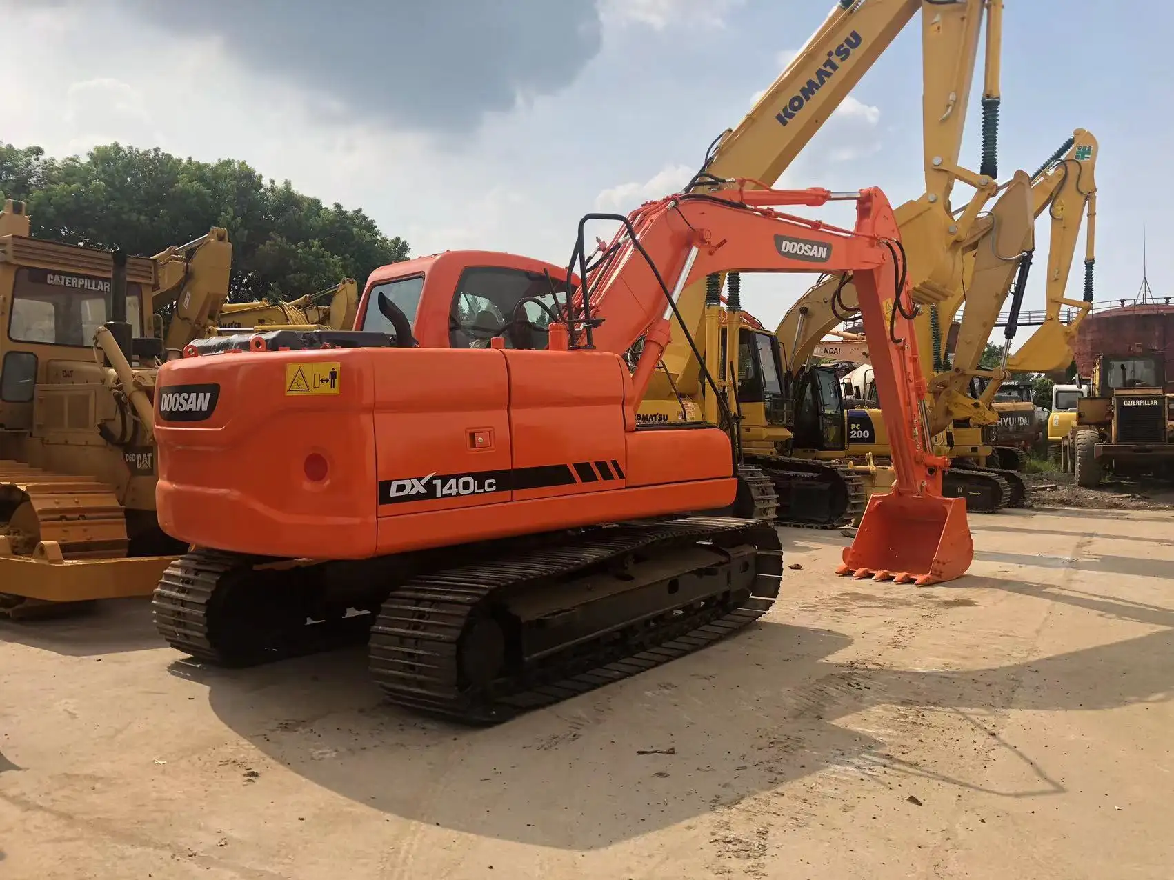 Second Hand Diggers DX140 by Junwei Machinery 6
