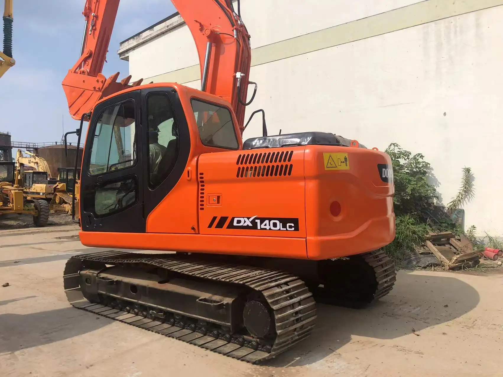 Second Hand Diggers DX140 by Junwei Machinery 5