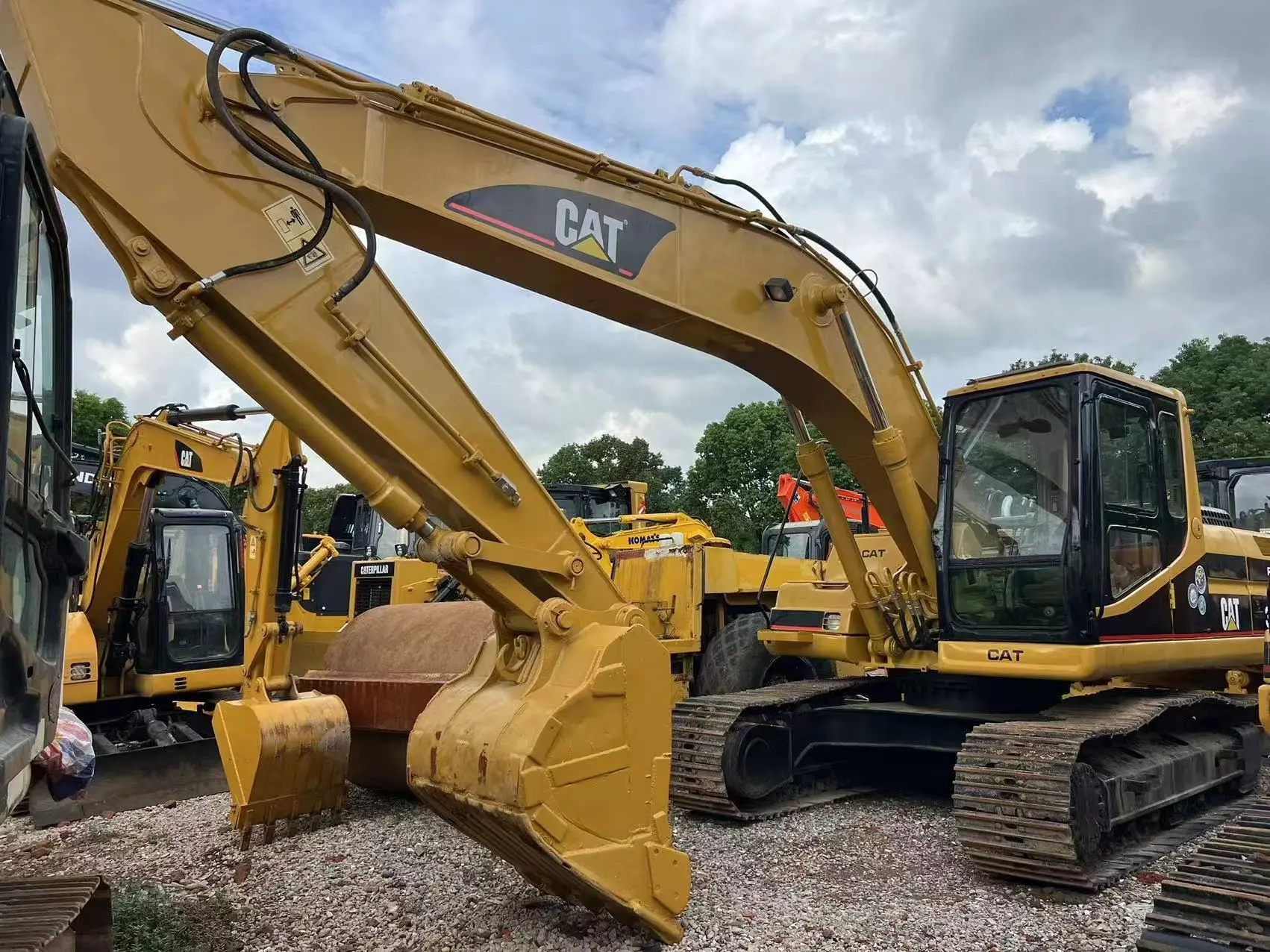 Pelle sur chenilles d&39;occasion CAT 320BL 2019, prête à l&39;emploi. Machines d&39;occasion. 1