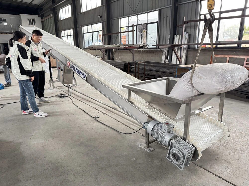 Stainless Steel Skirt Flapper Belt Conveyor with adjustable height 1