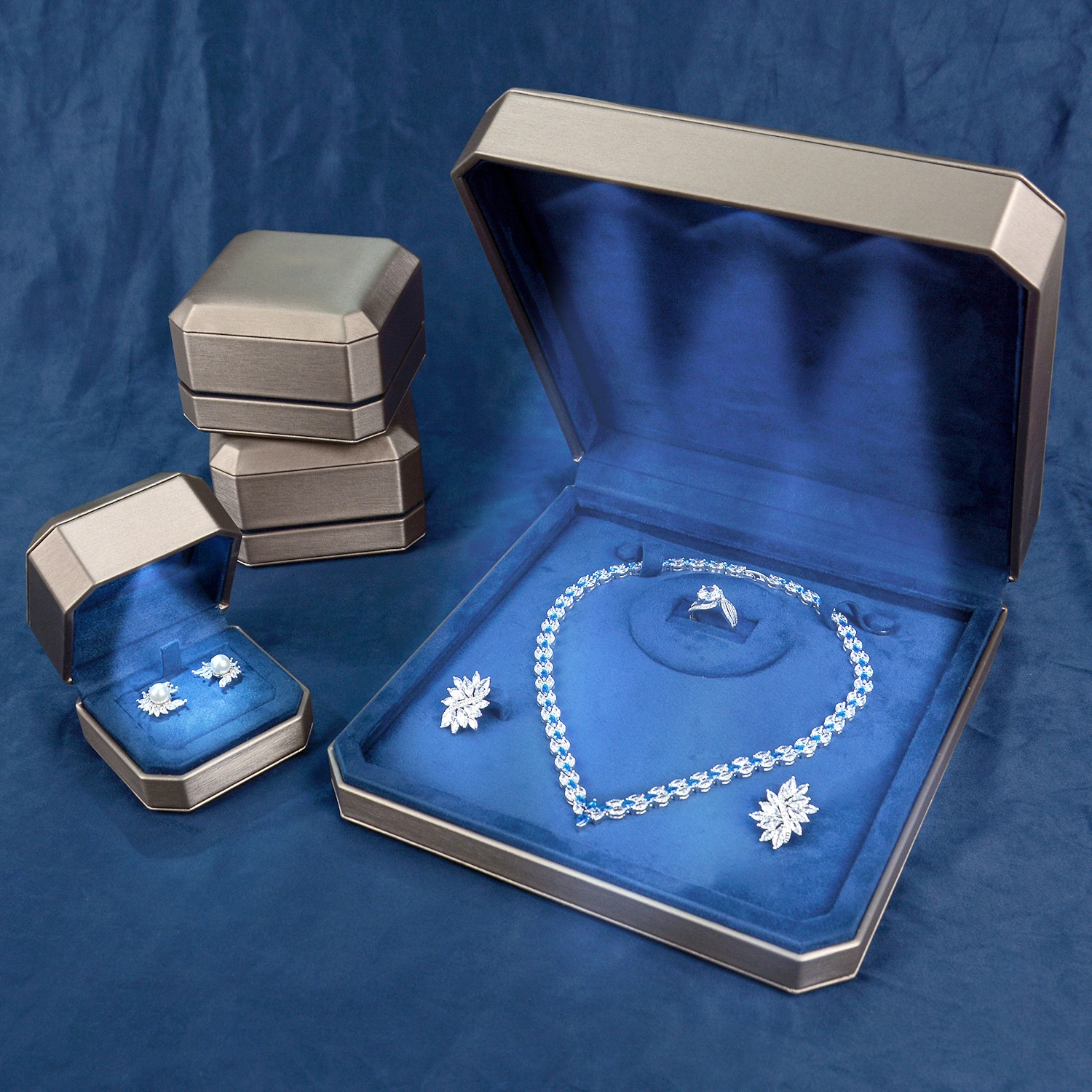 High-grade jewelry proposal ring earrings bracelet necklace LED jewelry box factory wholesale 1