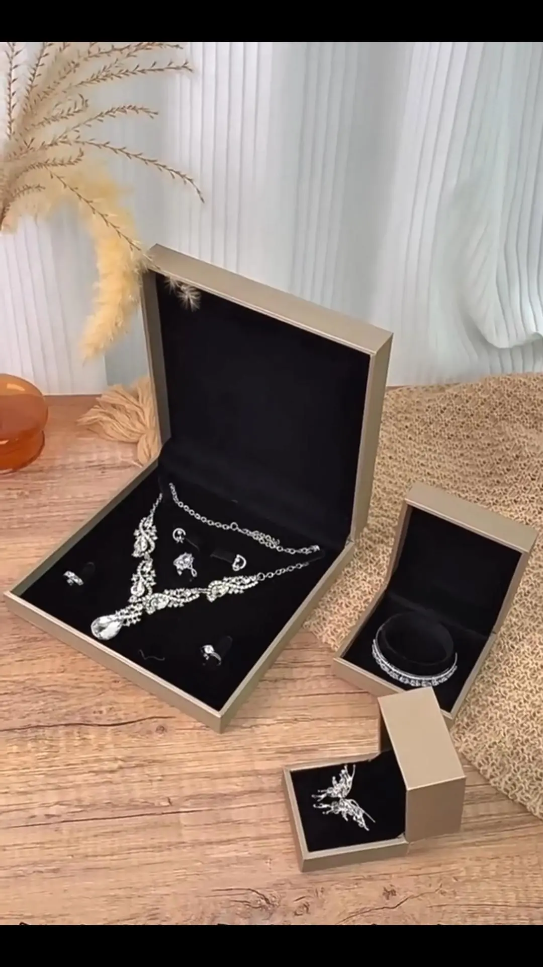 PU Leather Right Angle Premium Pearl Necklace Earring Ring Bracelet Medallion Jewelry Case 1