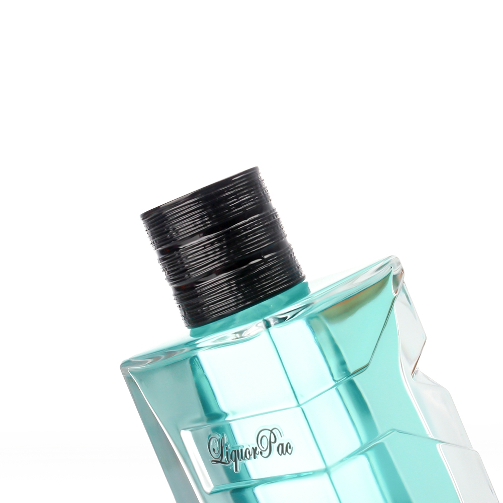 Minimalist polygonal perfume bottle 4