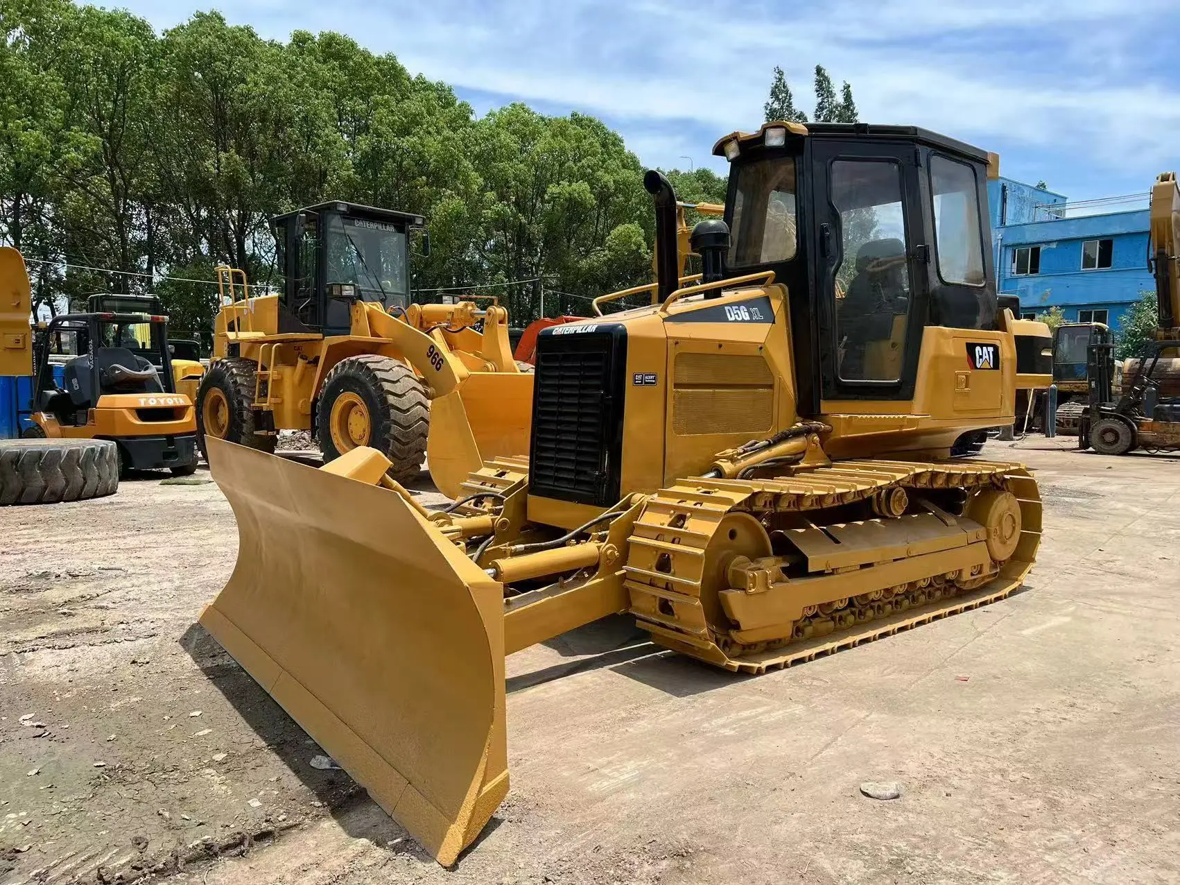 Bulldozer sobre orugas CAT D5G 2004 usado, mini excavadora de segunda mano en Shnaghai Yard, entrega global. 1
