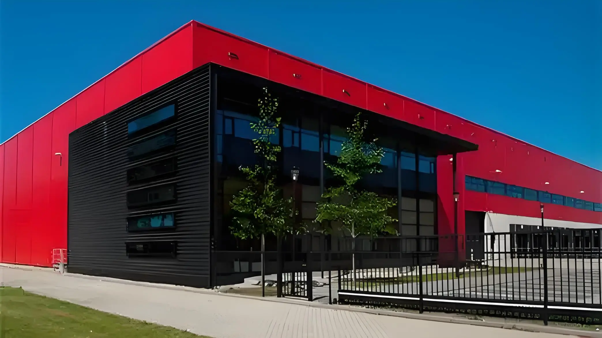 2025  China Low-cost High Quality Prefabricated Steel Structure Warehouse Building Prefab Garages Building 1