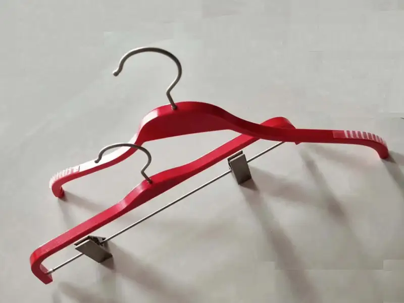 Customized red wooden hanger for clothing shop 1
