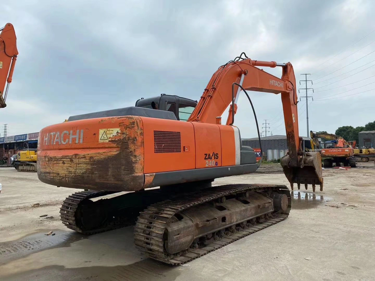 Pelle sur chenilles Hitachi ZX240 2022 d&39;occasion 24 tonnes, haute qualité, livraison internationale 1