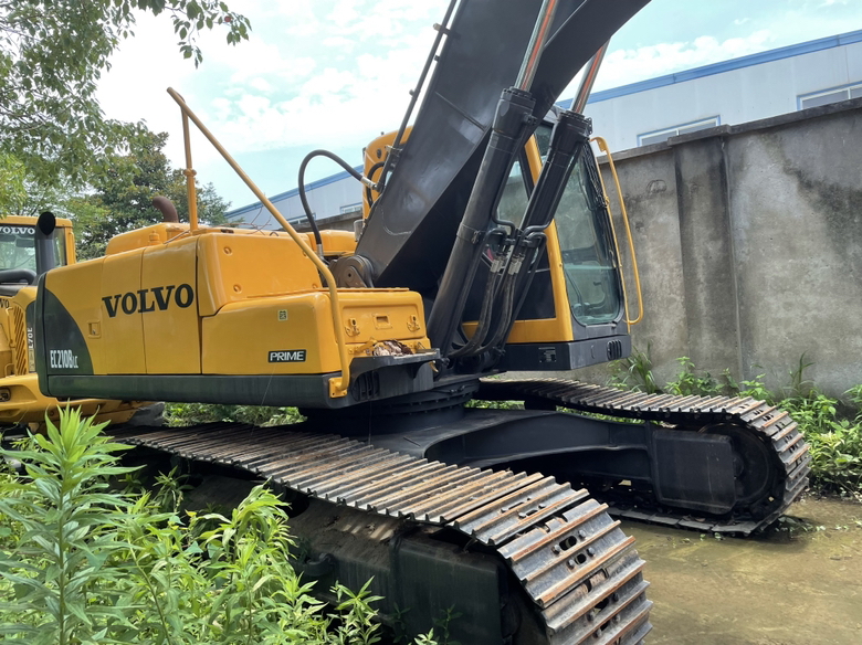 2020 VOLVO EC210 Used Excavator 21 Ton Secondhand Crawler Digger in Shanghai Yard Global Delivery 1