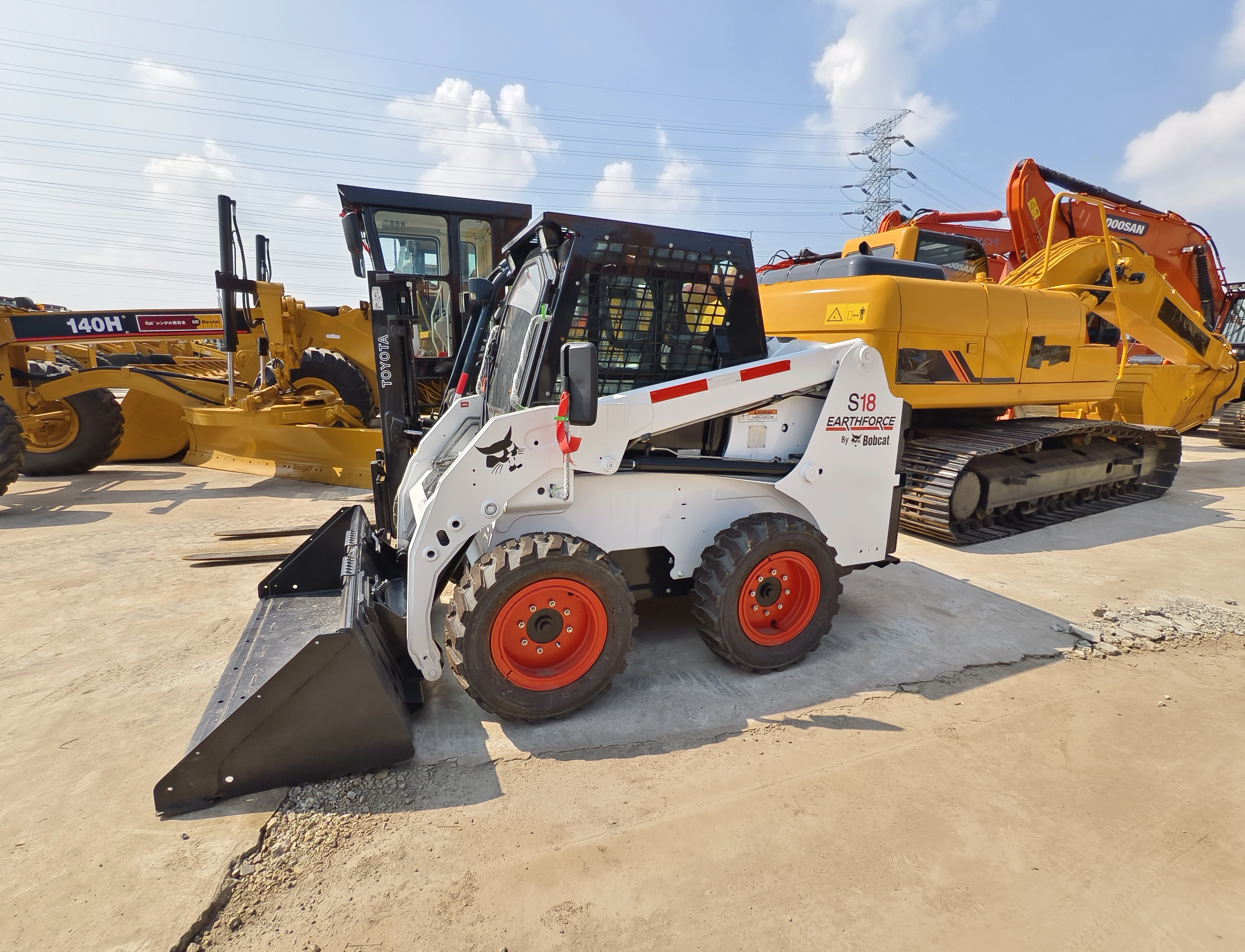 Minicargadora BOBCAT S18 2021 usada, lista para operar en Shanghái 1