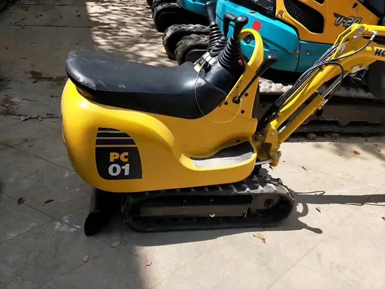 Mini Japan Made komatsu PC01 small excavator equipment for sale 1
