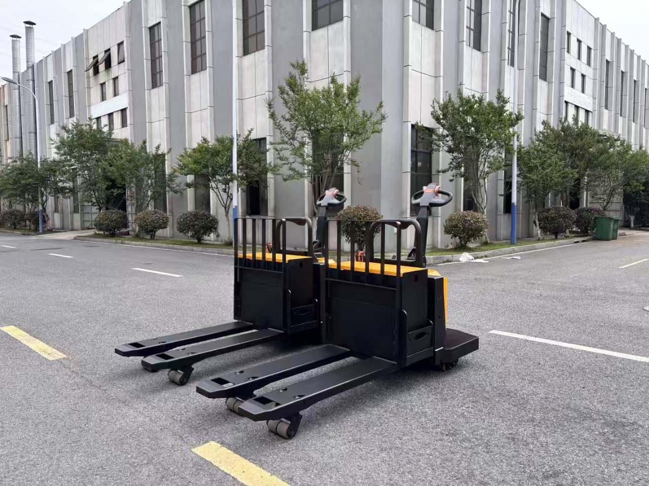 2.5 Ton Lithium Battery American-Style Electric Pallet Truck New for Restaurant Machinery Repair Shops Printing Shops Retail 4