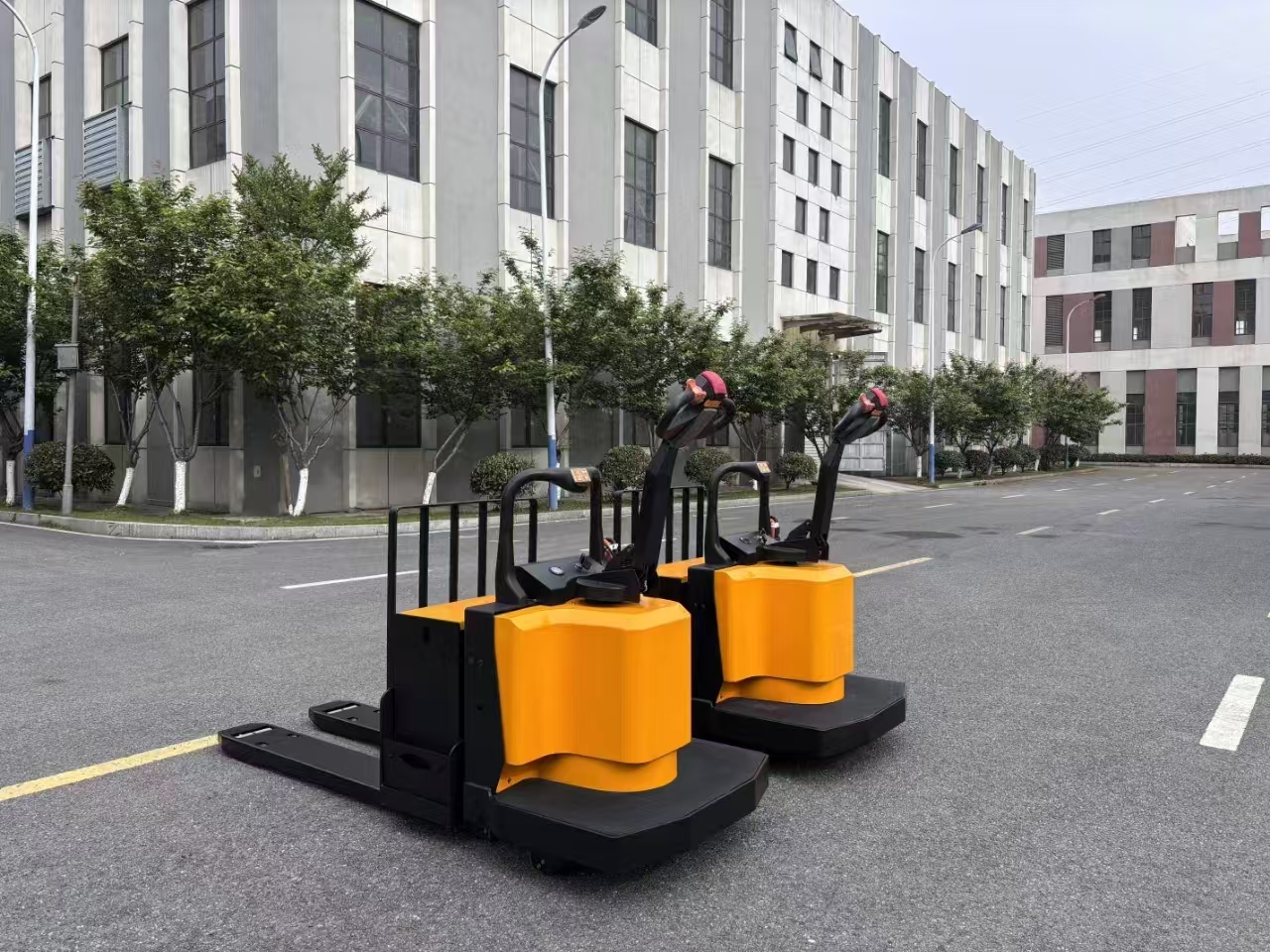 2.5 Ton Lithium Battery American-Style Electric Pallet Truck New for Restaurant Machinery Repair Shops Printing Shops Retail 2