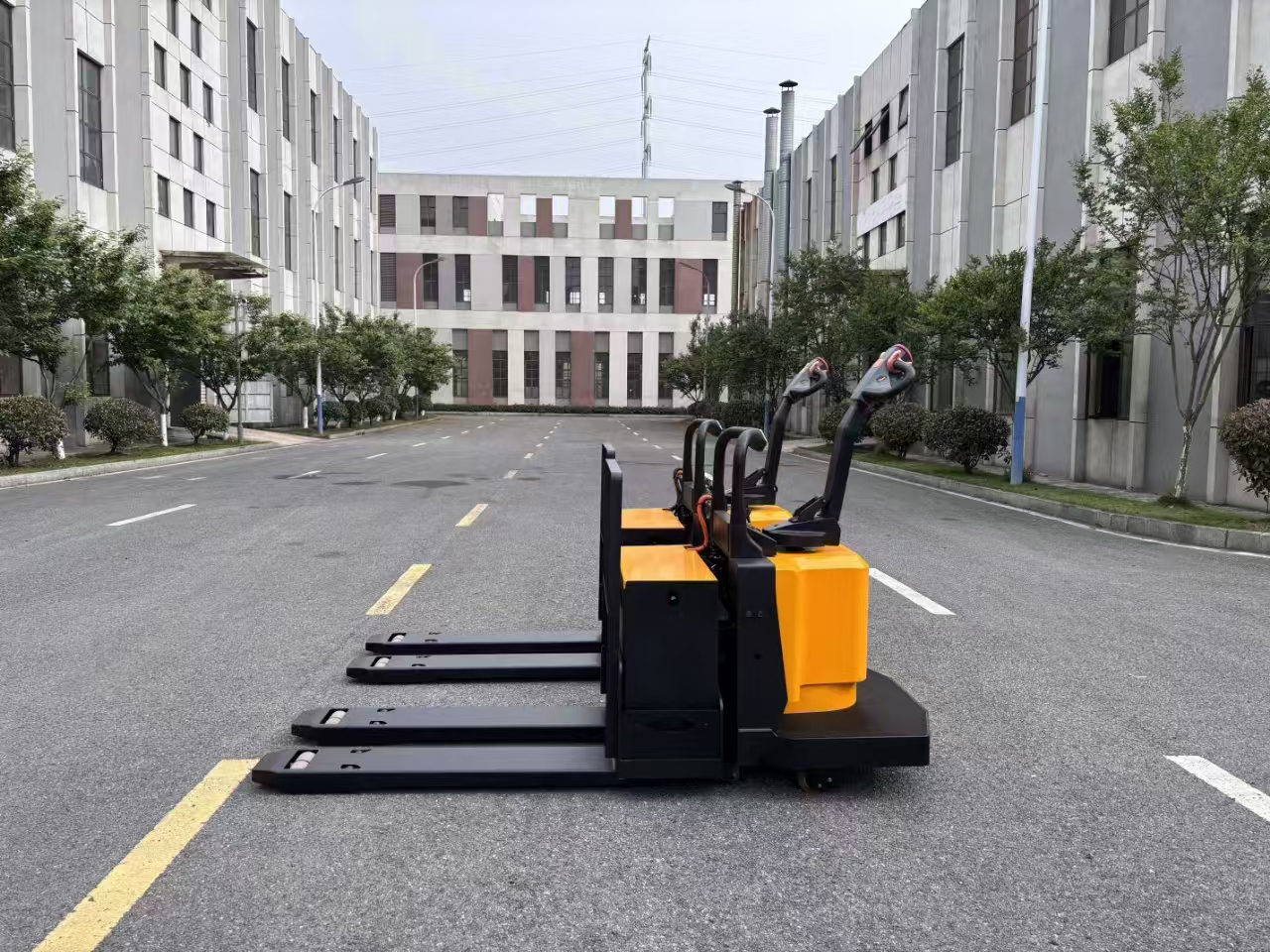2.5 Ton Lithium Battery American-Style Electric Pallet Truck New for Restaurant Machinery Repair Shops Printing Shops Retail 7