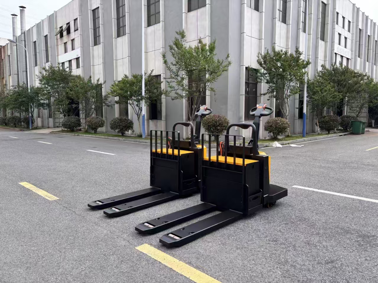 2.5 Ton Lithium Battery American-Style Electric Pallet Truck New for Restaurant Machinery Repair Shops Printing Shops Retail 10