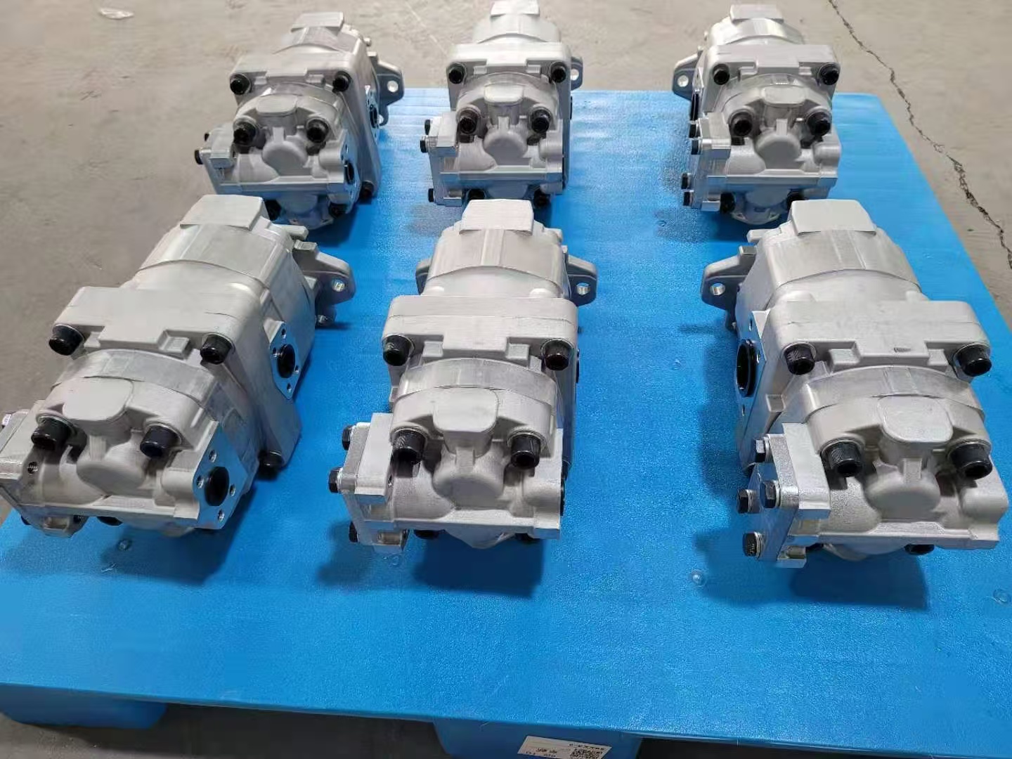 Pompe per ingranaggi Komatsu 705-11-38010 705-22-28310 705-52-310101010101010101010101010 705-52-40100 705-11-33011 705-55-33100 1