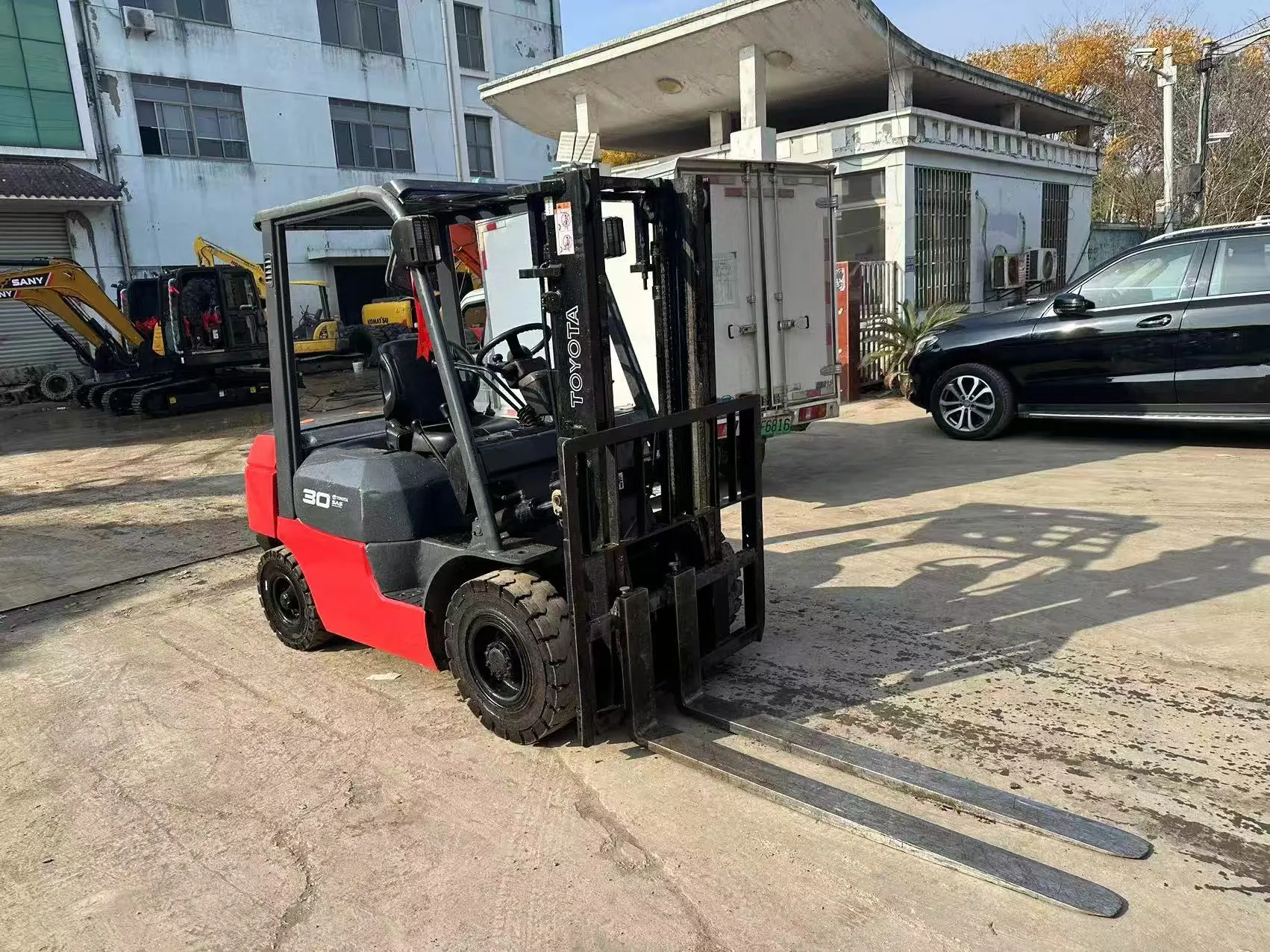 2019 Toyota 7F30 использовал дизель -вилочный погрузчик по вторичному дуплексному мачте высокий качество в Шанхайском дворе 1