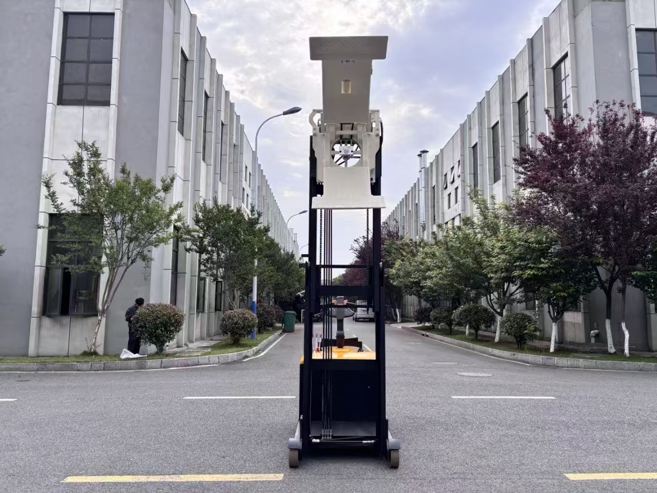 Balanced Counterweight Paper Roll Clamp Electric stacker 8