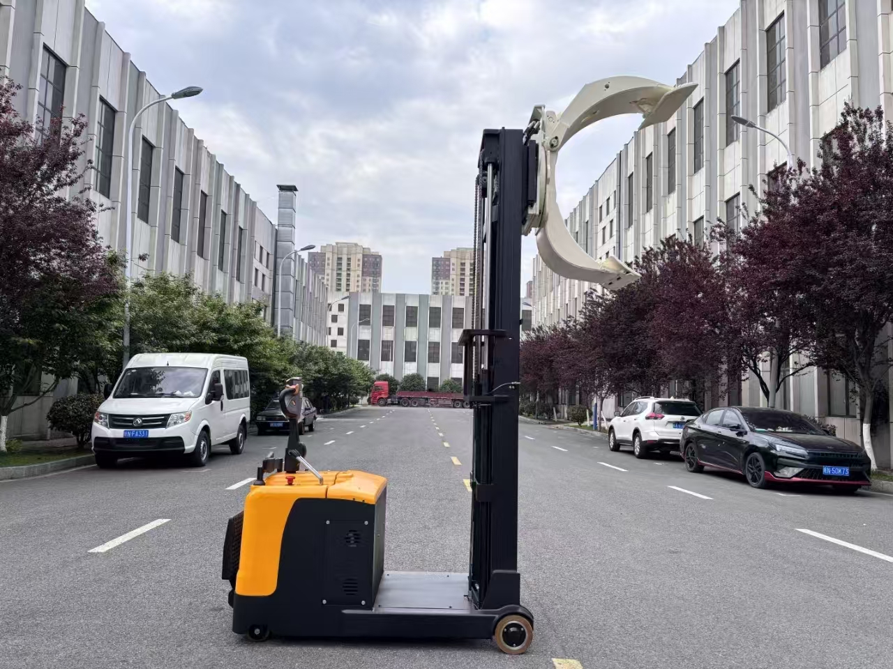 Balanced Counterweight Paper Roll Clamp Electric stacker 6