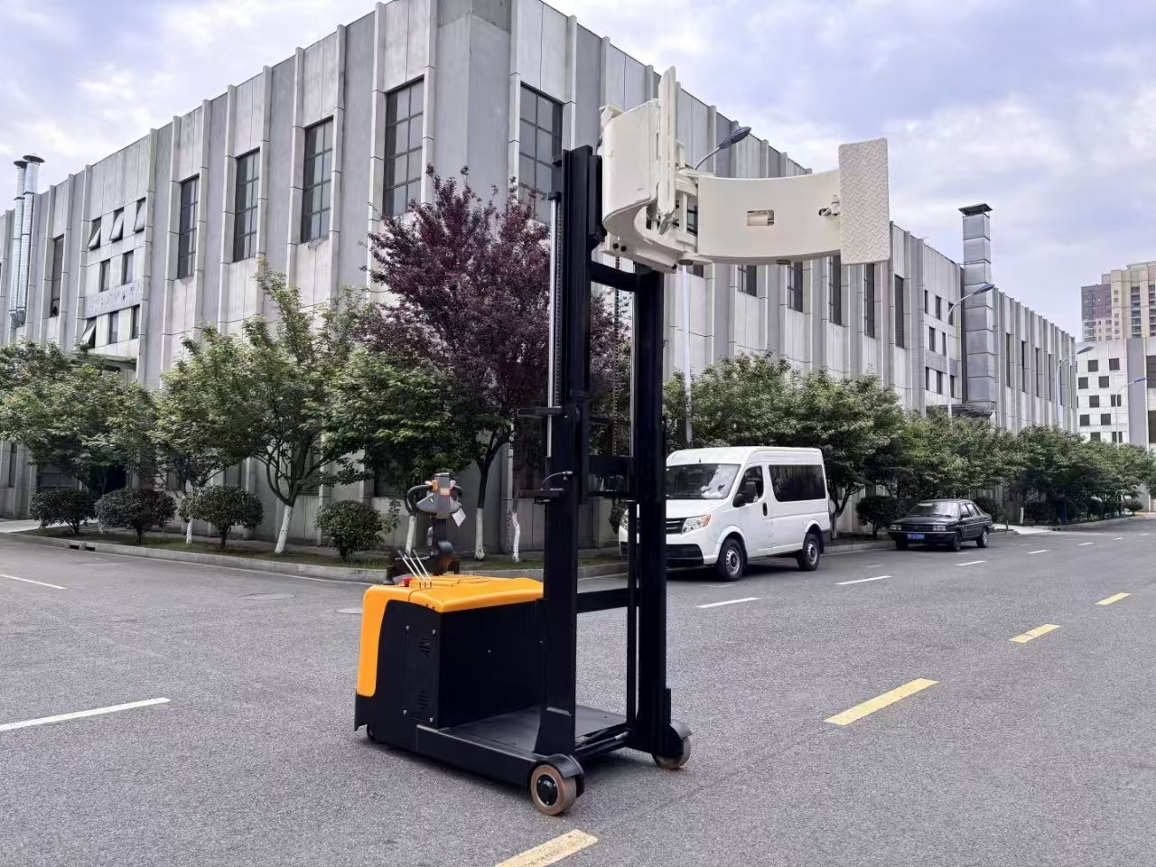 Balanced Counterweight Paper Roll Clamp Electric stacker 4