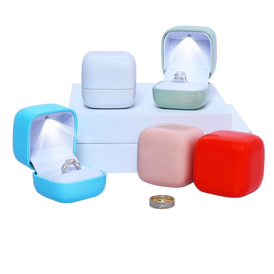 Fashion mini LED ring box with light high-grade glossy oil round corner jewelry packaging box factory wholesale 1