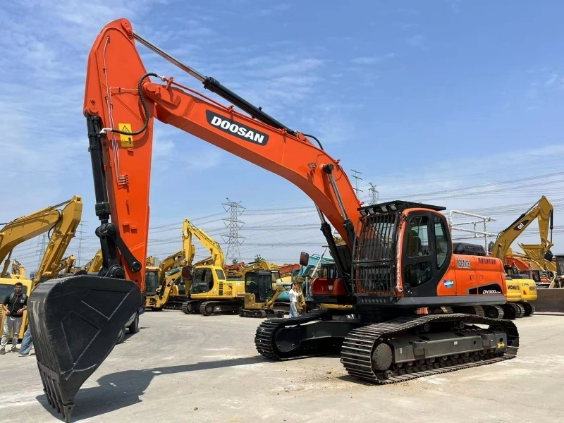 صنعت كوريا المستخدمة حفارة DOOSAN DX300LC معدات البناء cralwer 1