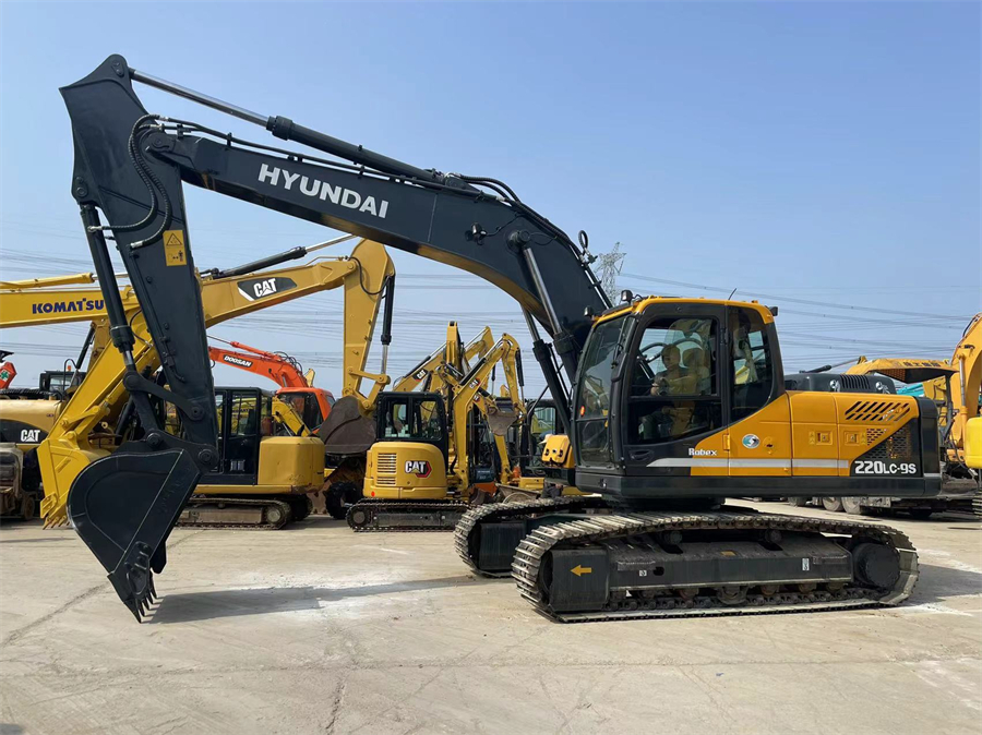 Used Excavator Hyundai R220LC-9S Refurbished Medium Construction Equipment 1