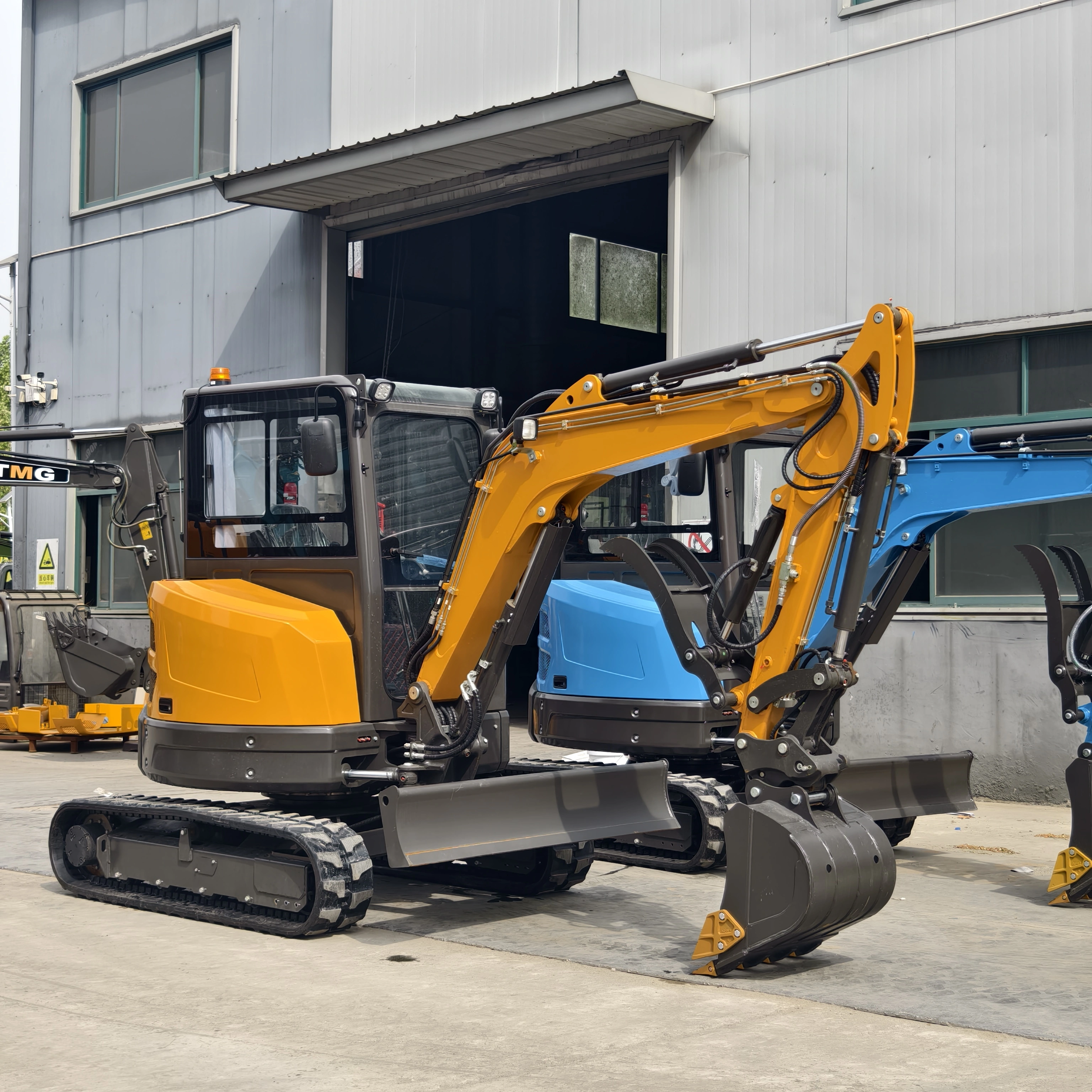 Компактный экскаватор 4T Копайте с комфортом благодаря просторной кабине 1