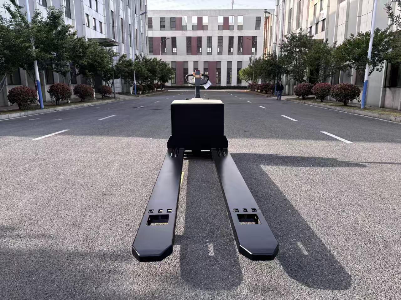 New 6 Ton Electric Pallet Truck with Long Forks for Warehouses and Logistics Energy Efficient Forklift 3