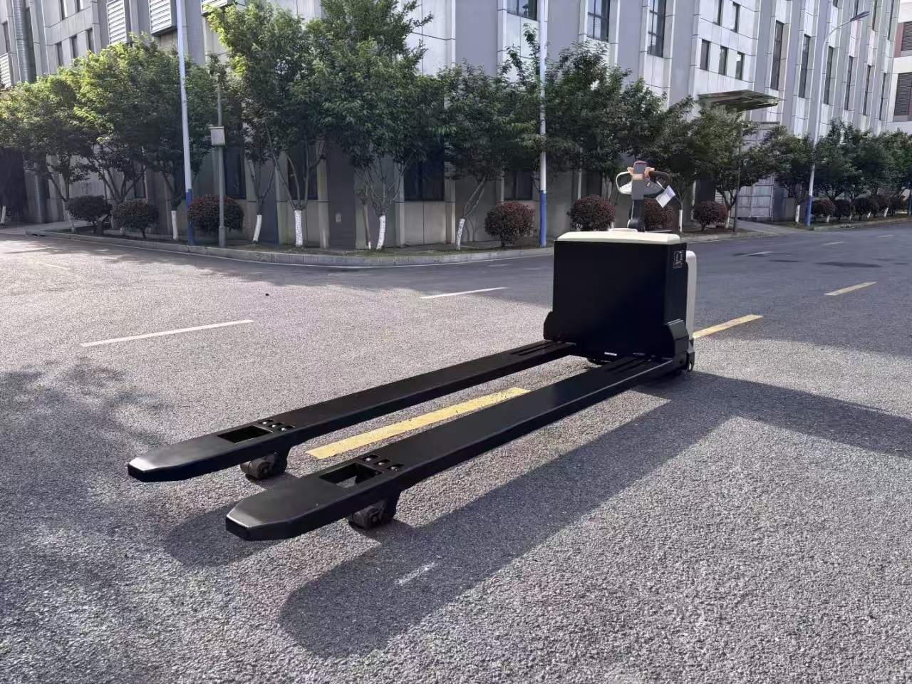 New 6 Ton Electric Pallet Truck with Long Forks for Warehouses and Logistics Energy Efficient Forklift 4
