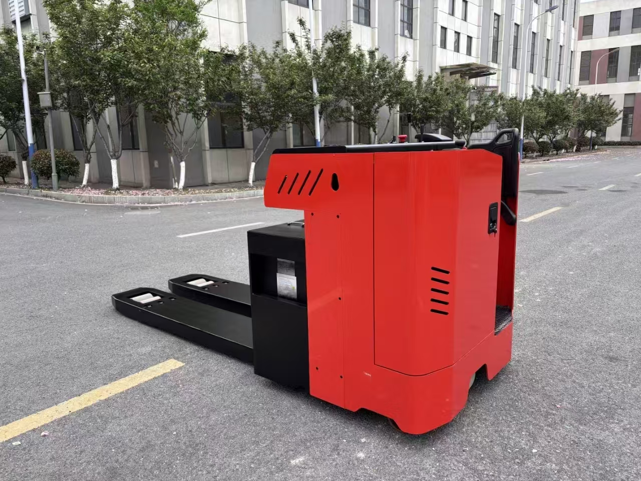12 Ton Electric Pallet Truck with 12000 kg Load Capacity and 1900 mm Fork Length 4
