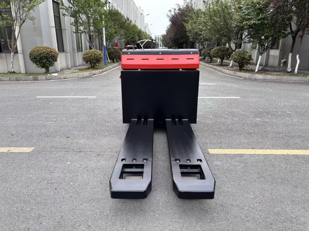 12 Ton Electric Pallet Truck with 12000 kg Load Capacity and 1900 mm Fork Length 11