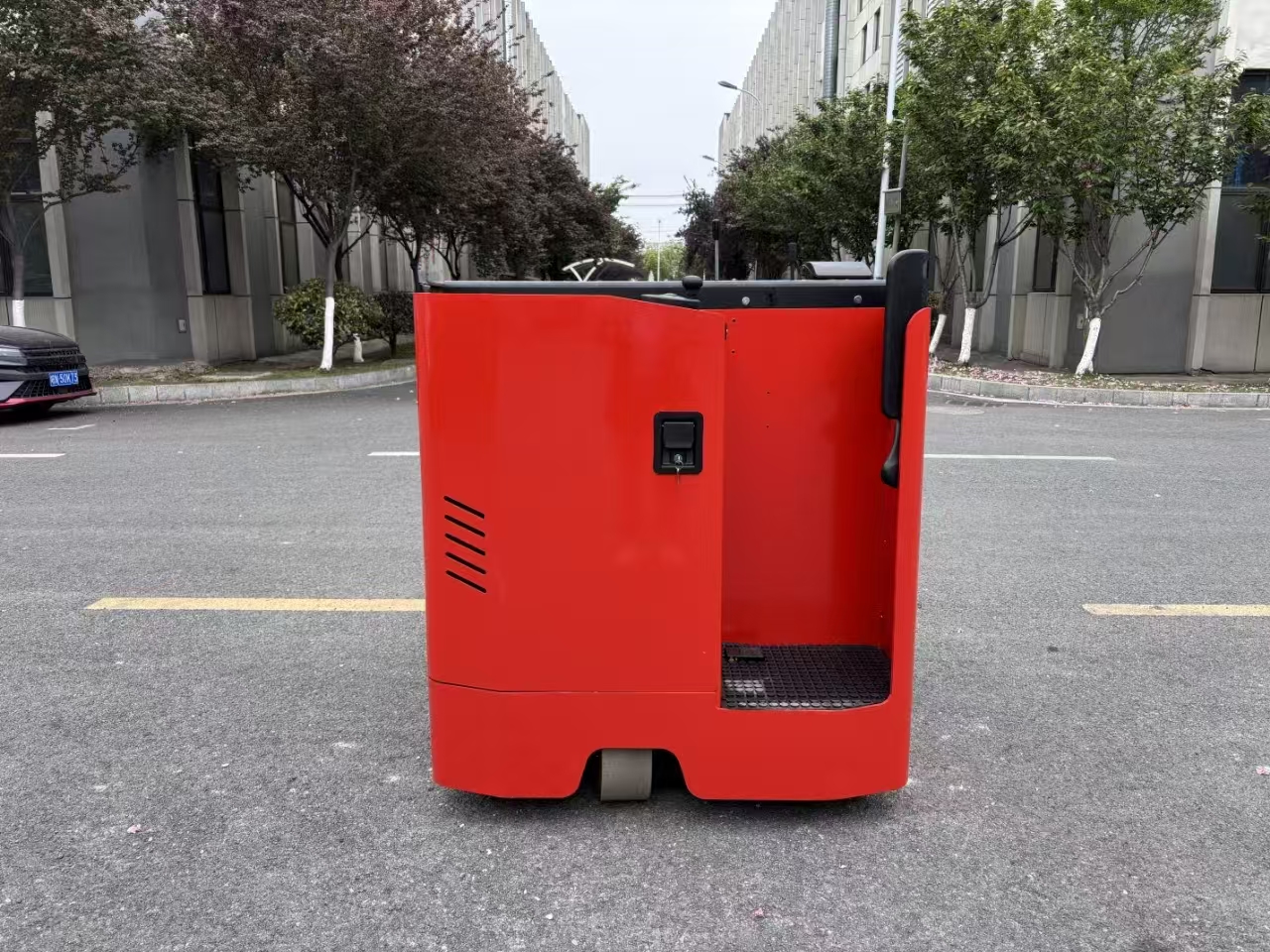 12 Ton Electric Pallet Truck with 12000 kg Load Capacity and 1900 mm Fork Length 10
