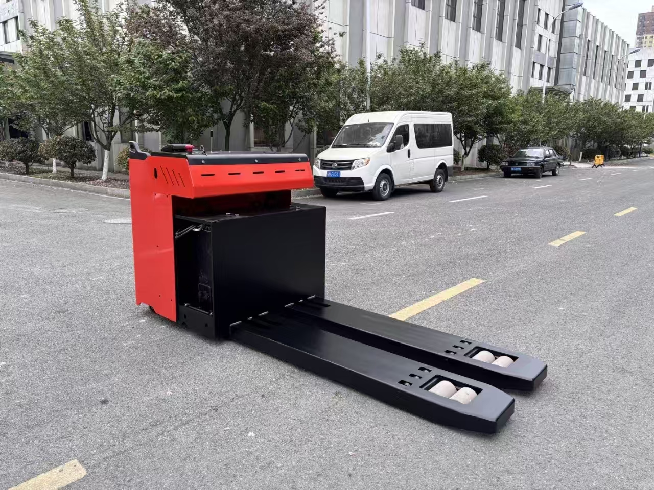 12 Ton Electric Pallet Truck with 12000 kg Load Capacity and 1900 mm Fork Length 9