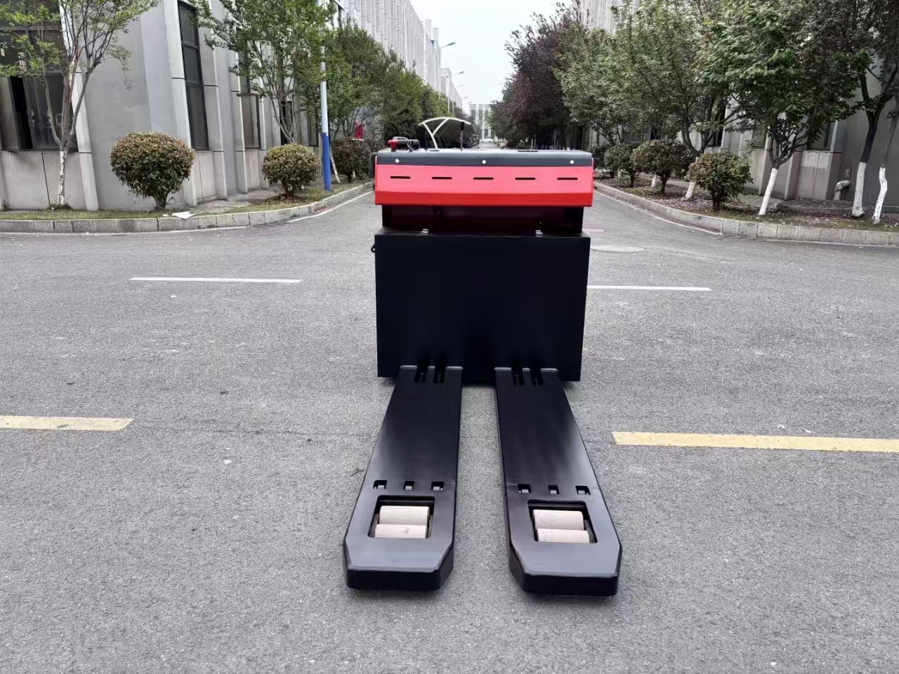 12 Ton Electric Pallet Truck with 12000 kg Load Capacity and 1900 mm Fork Length 3