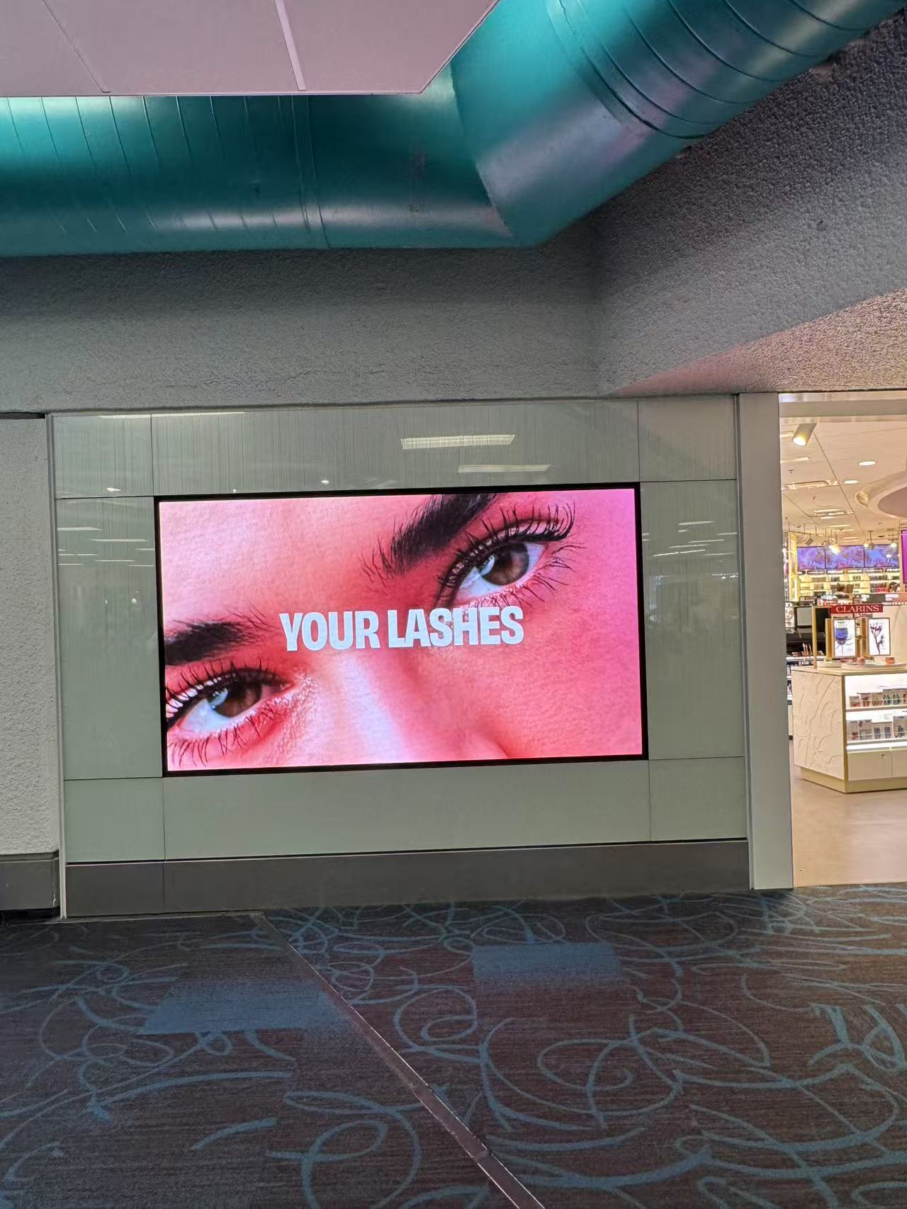 อัพเกรดพื้นที่ค้าปลีก: 7 High-ROI LED Display Solutions เพื่อยกระดับผลกระทบของแบรนด์ & ยอดขาย