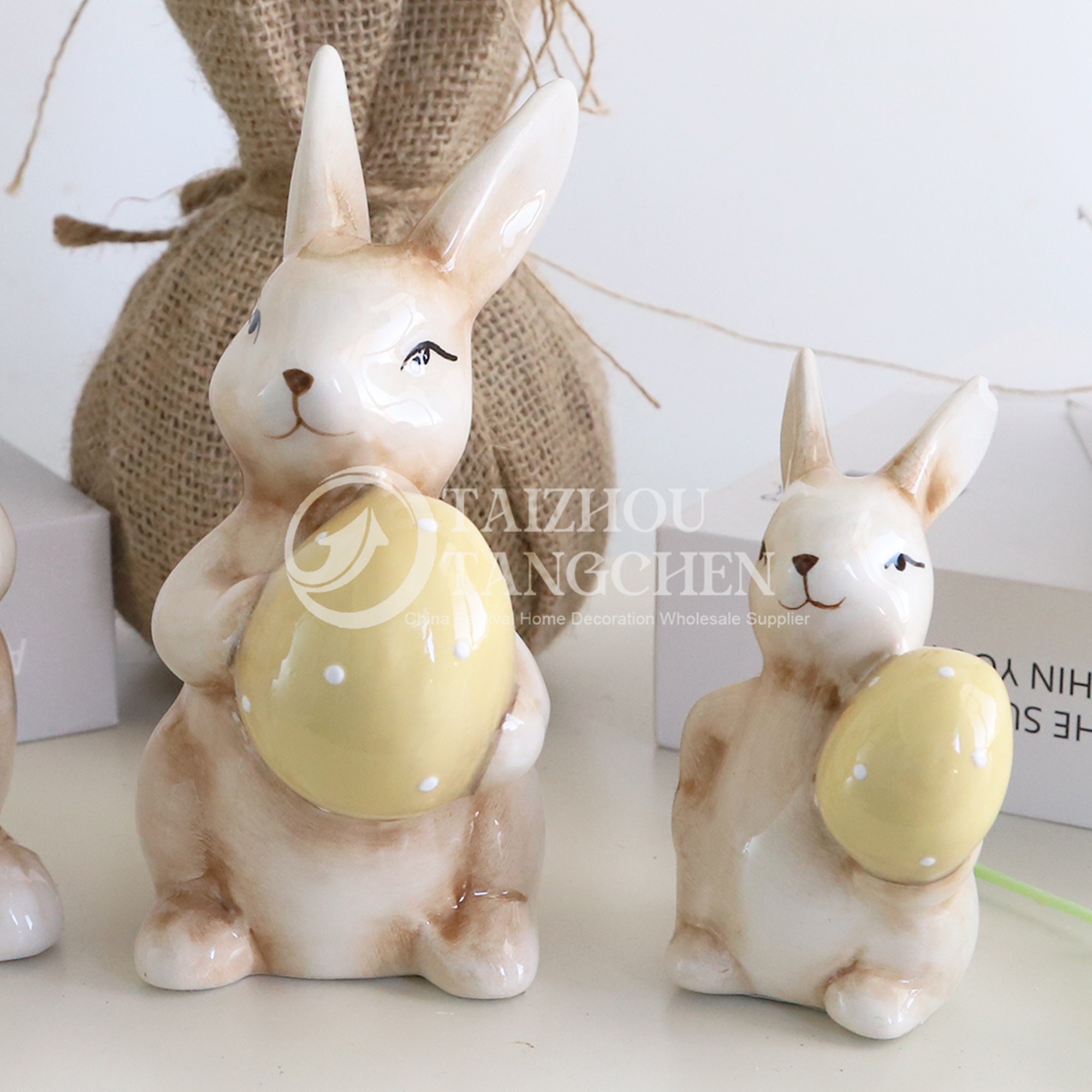 Pascua de vacaciones Funny Ceramic Ceramic Cazas de huevo de huevo de conejo Figura de escritorio 5