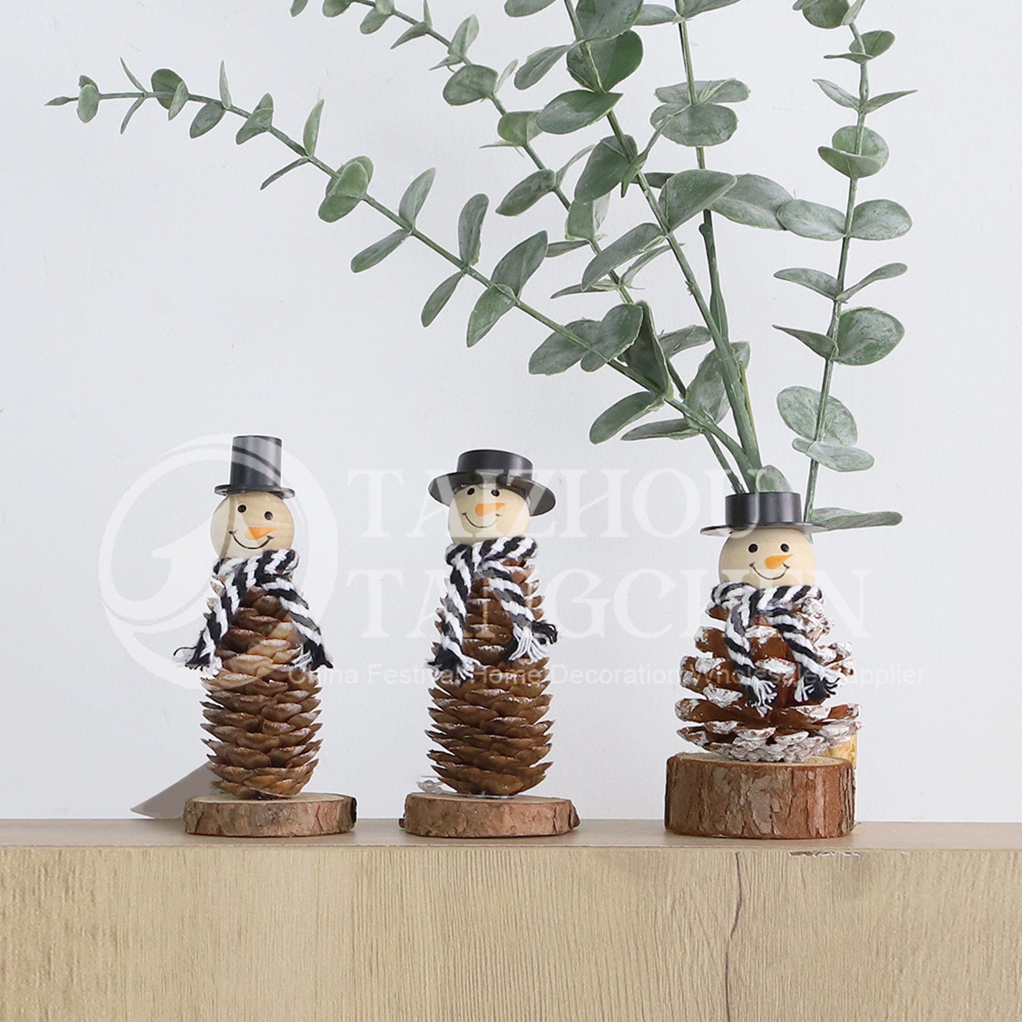 Regalos de casa de casas de vacaciones de invierno Regalos únicos Decoraciones navideñas Led Ceramic Snowman Figuras 8
