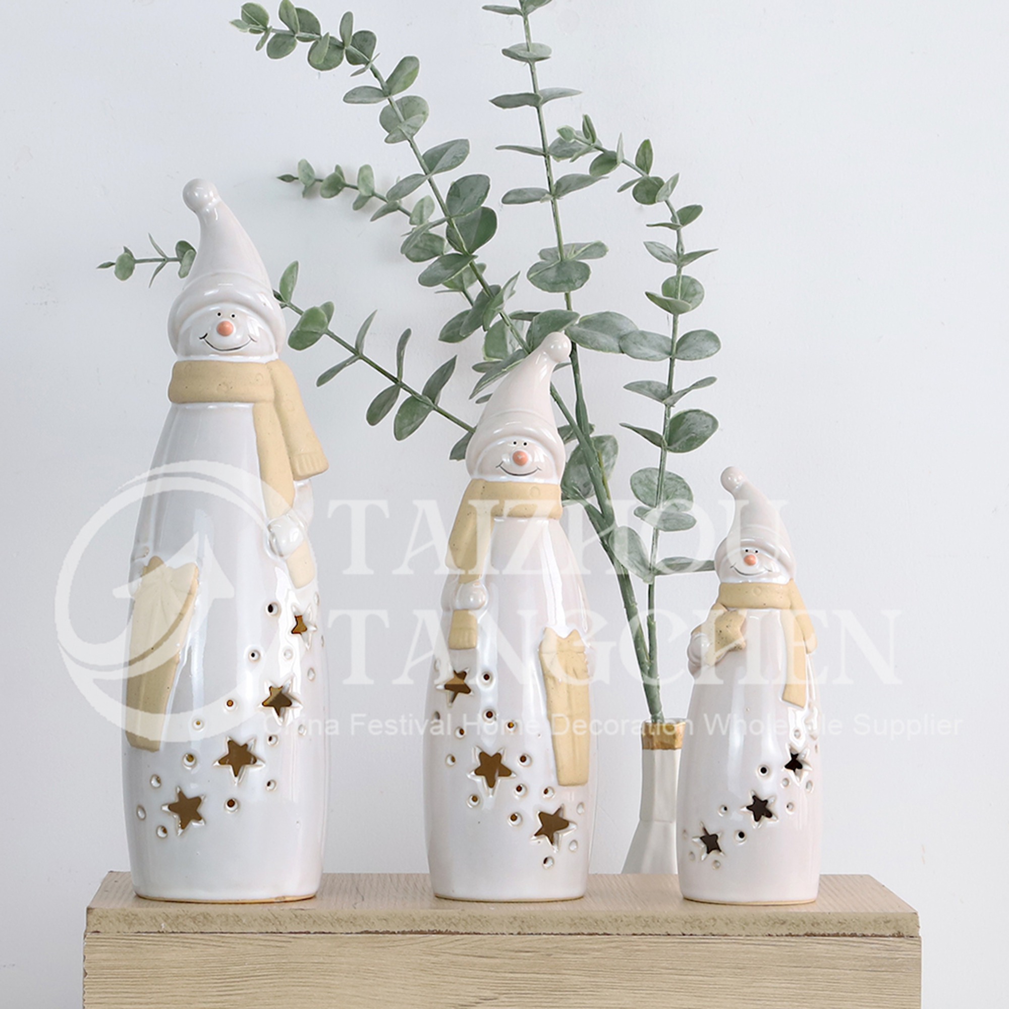 Regalos de casa de casas de vacaciones de invierno Regalos únicos Decoraciones navideñas Led Ceramic Snowman Figuras 4
